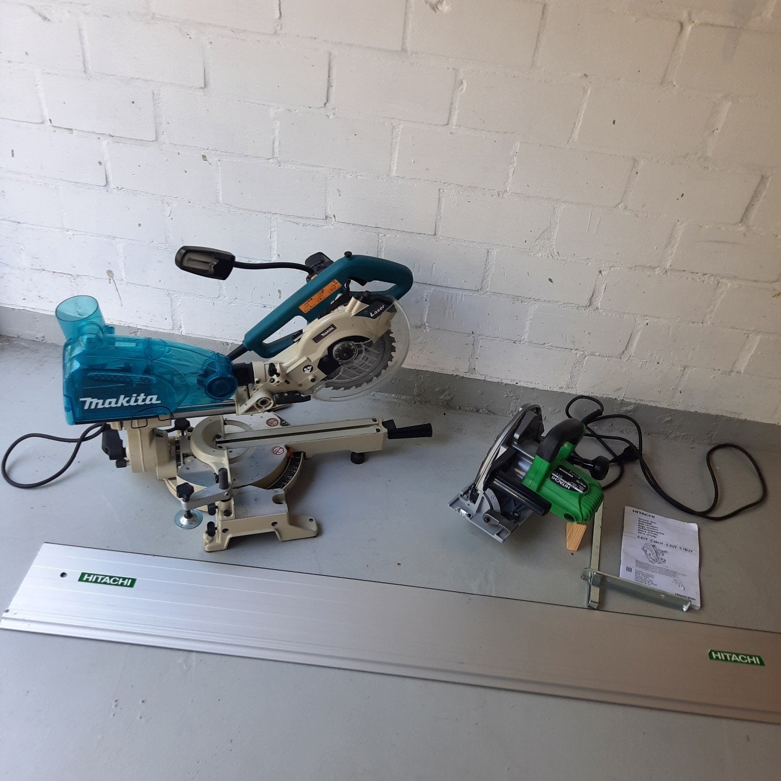 MAKITA LS0714FL AFKORTZAAG EN HITACHI C6UY CIRKELZAAG, Doe-het-zelf en Verbouw, Gereedschap | Zaagmachines, Ophalen, Zo goed als nieuw