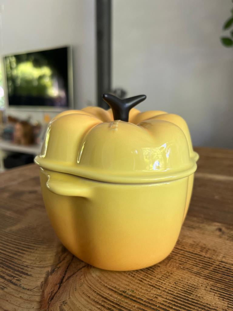 Le Creuset Paprika Mini Cocotte - Geel, Huis en Inrichting, Keuken | Potten en Pannen, Kookpan of Snelkookpan, Ophalen of Verzenden