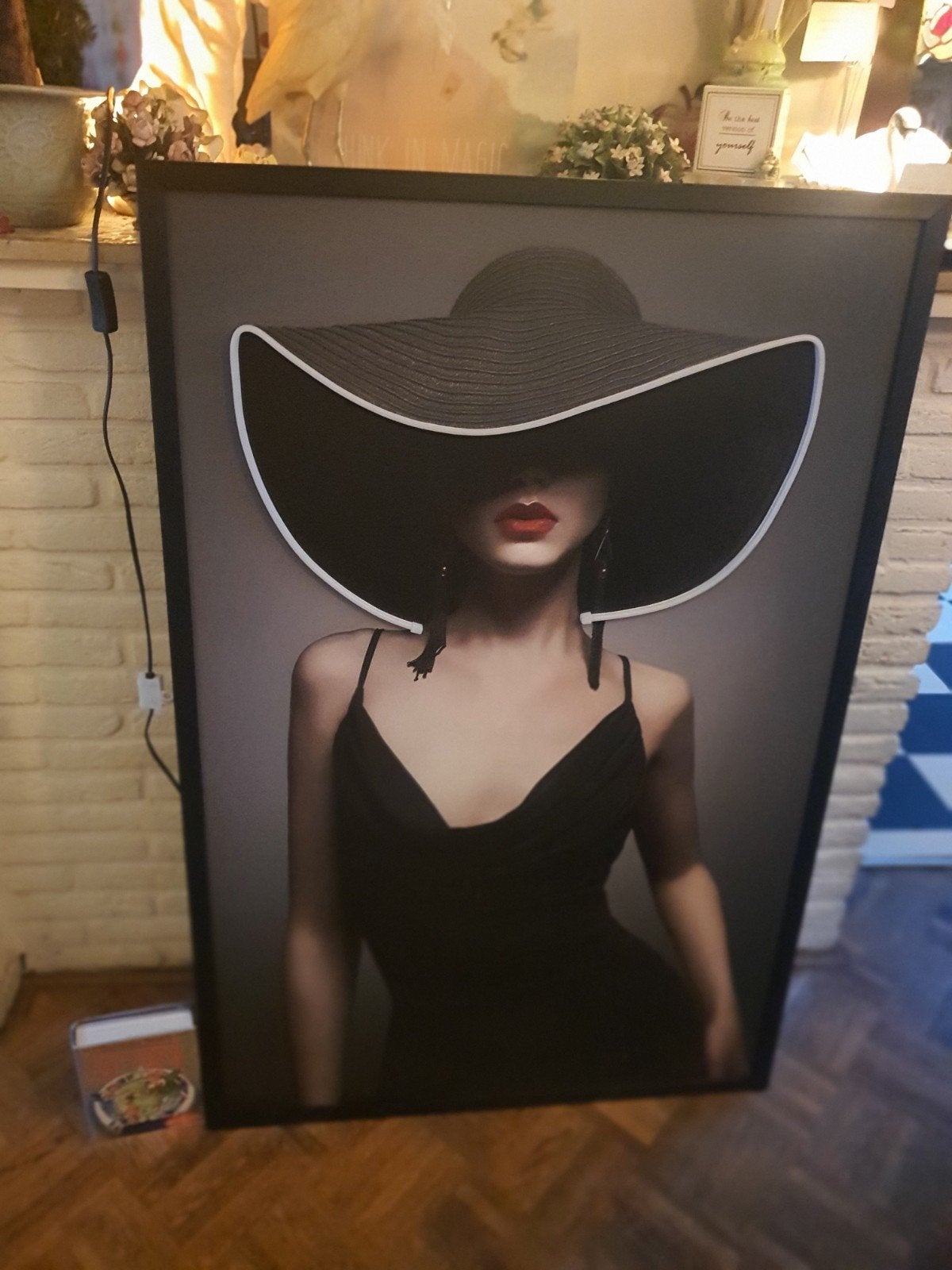 Modern schilderij met LED-verlichting - Vrouw met hoed, Hout, Ophalen of Verzenden, Print, Op houten frame