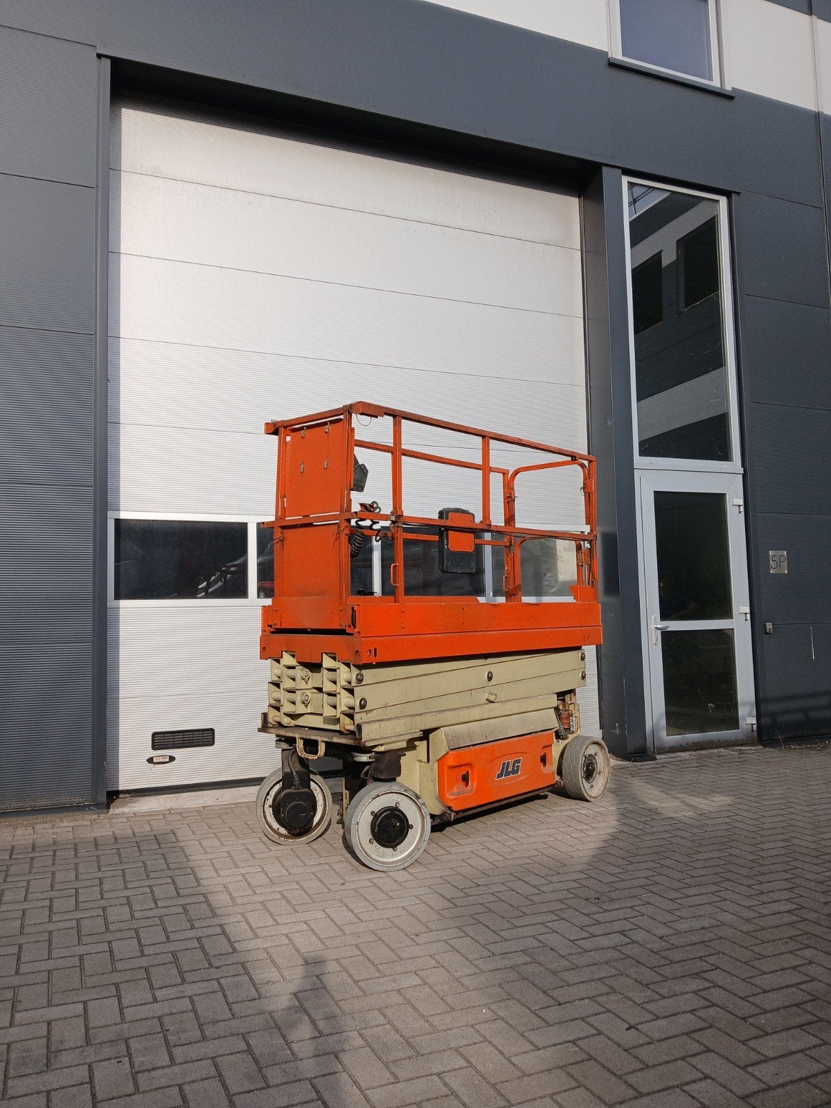 JLG schaarhoogwerker, Goed, met nieuwe keuring en CE, Ophalen