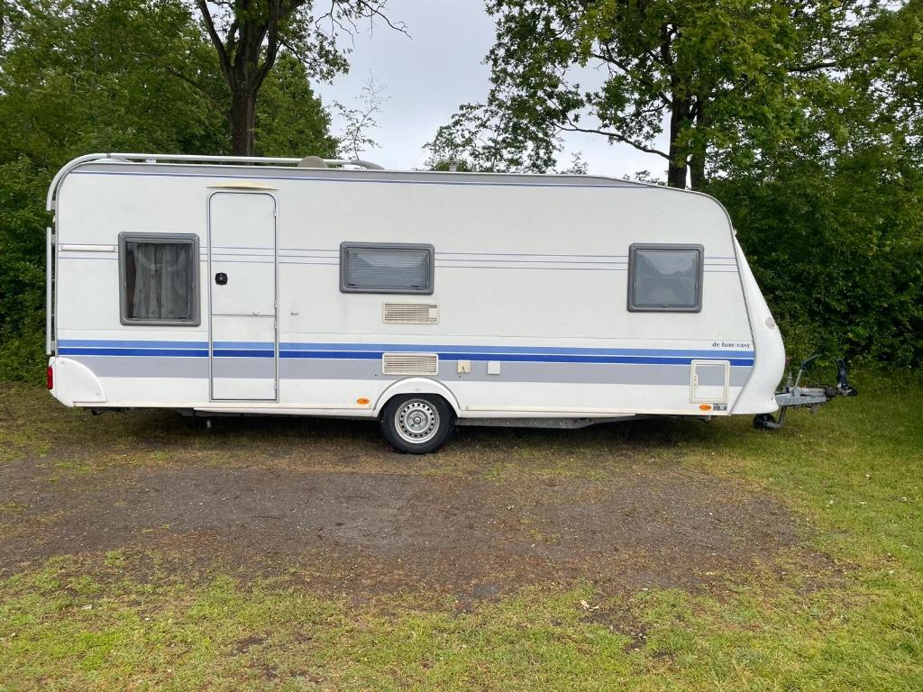 Hobby 560 kmfe met 3 persoons stapelbed!, Caravans en Kamperen, Schokbreker, Rondzit, Hobby, Particulier