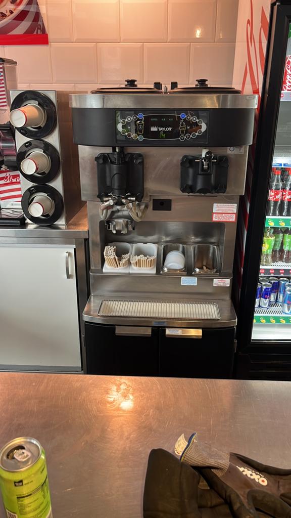 SPOED!! Taylor milshake machine te koop uit 2017, Witgoed en Apparatuur, IJsmachines, Ophalen of Verzenden, Zo goed als nieuw