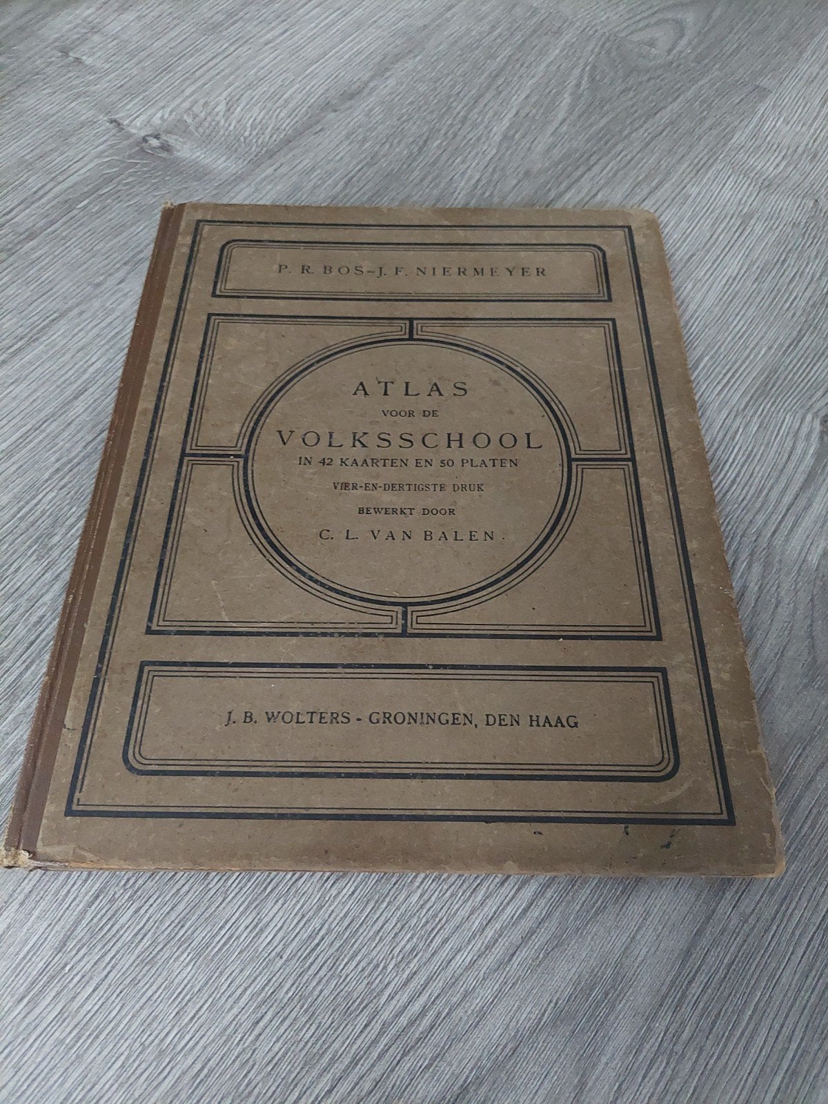 zeer oude  volksschool atlas 1935, Gelezen, P.R. Bos - C.L. van Balen, Verzenden, Landkaart