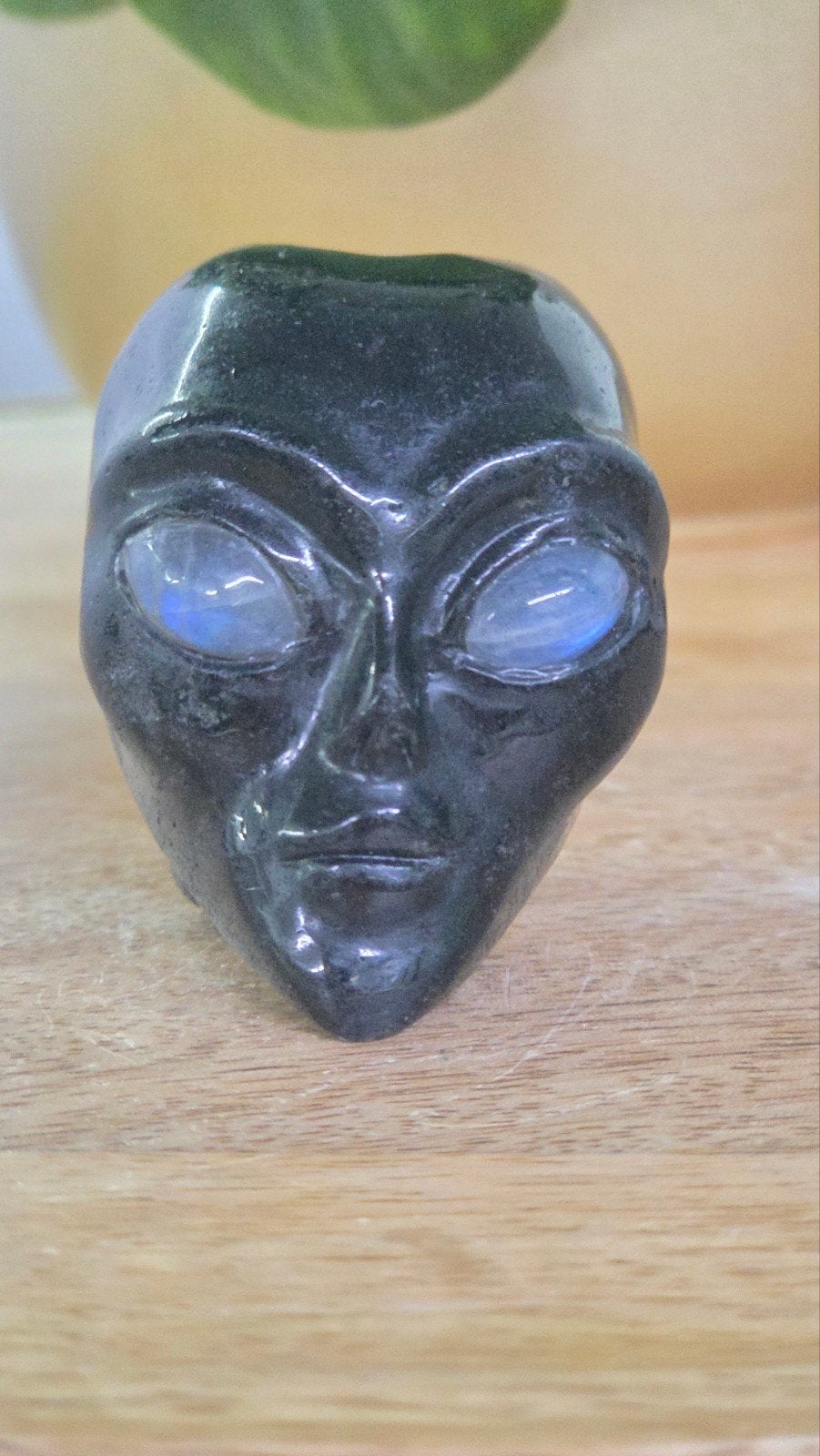 Zwarte Obsidiaan Alien met Labradoriet Ogen - 111 gram, Ophalen of Verzenden