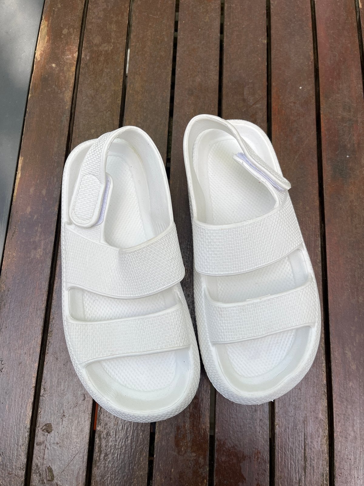 Witte kunststof sandalen, maat 40-41, Ophalen of Verzenden, Zo goed als nieuw, Wit, Sandalen of Muiltjes