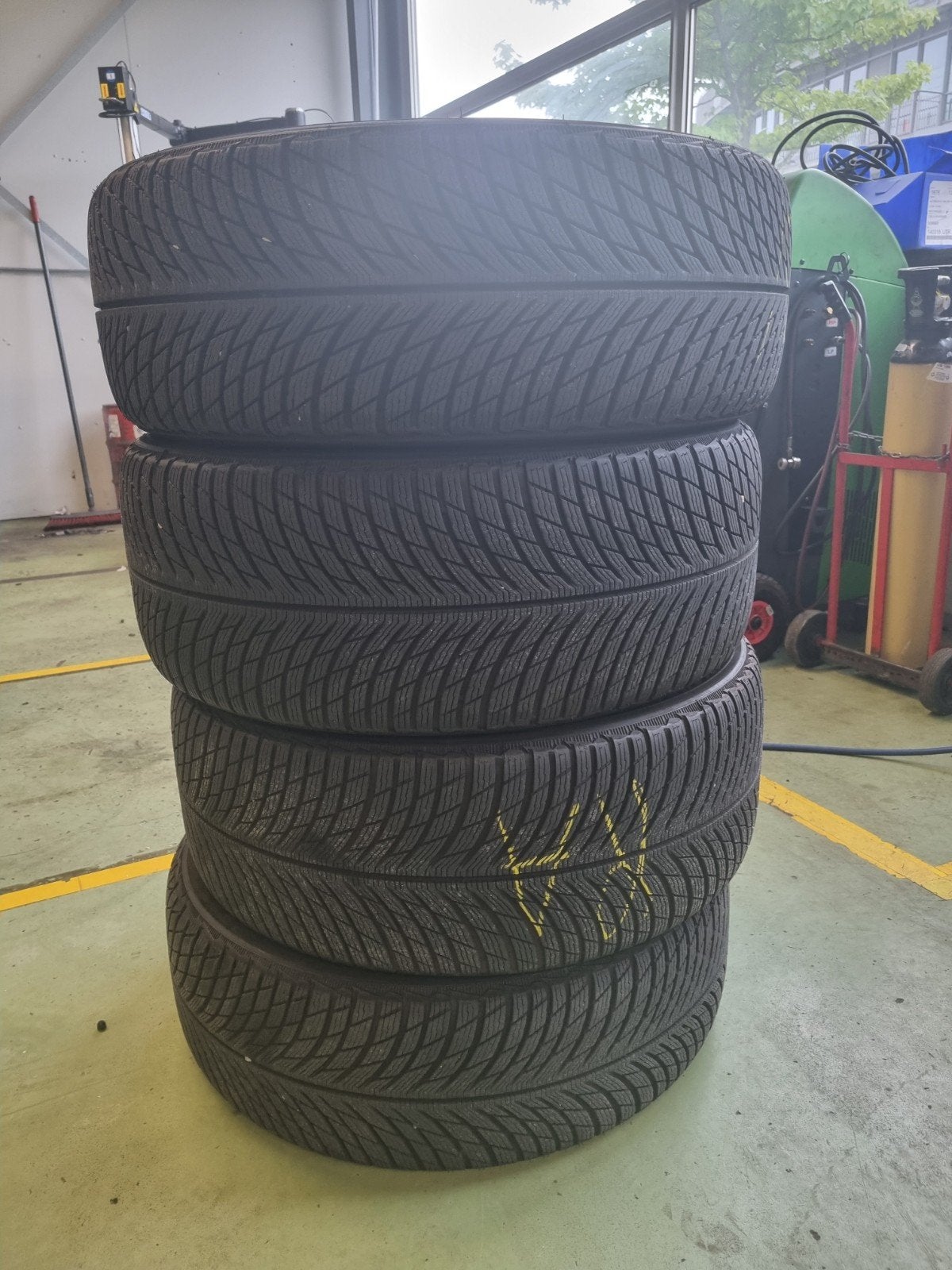 Michelin Pilot Alpin 5 SUV Winterbanden 235/45 R20, Auto-onderdelen, Banden en Velgen, Ophalen, Gebruikt, Winterbanden, 235 mm
