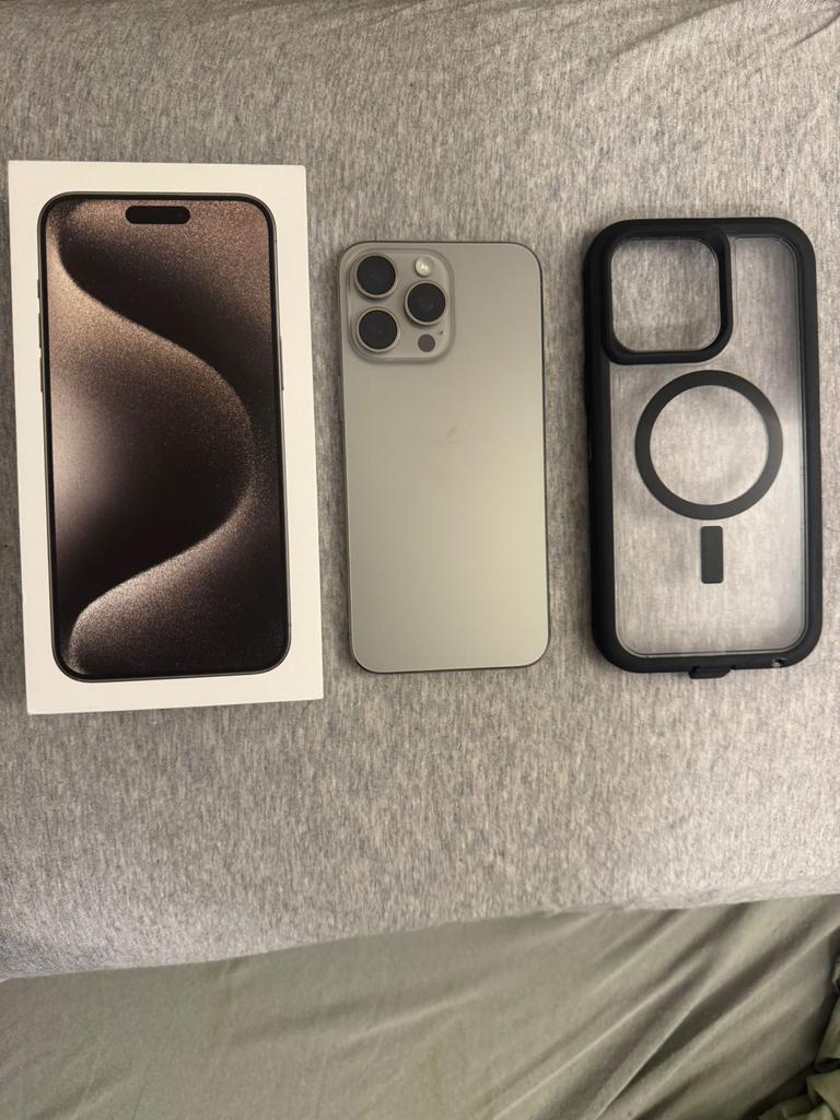 iPhone 15 Pro Max met accessoires en originele doos, Zwart, Zo goed als nieuw, Zonder simlock, Zonder abonnement