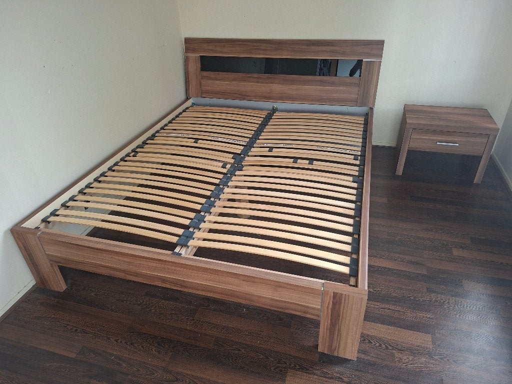 Bed (ledikant) met nachtkastje, Ophalen, Gebruikt, Bruin, Tweepersoons