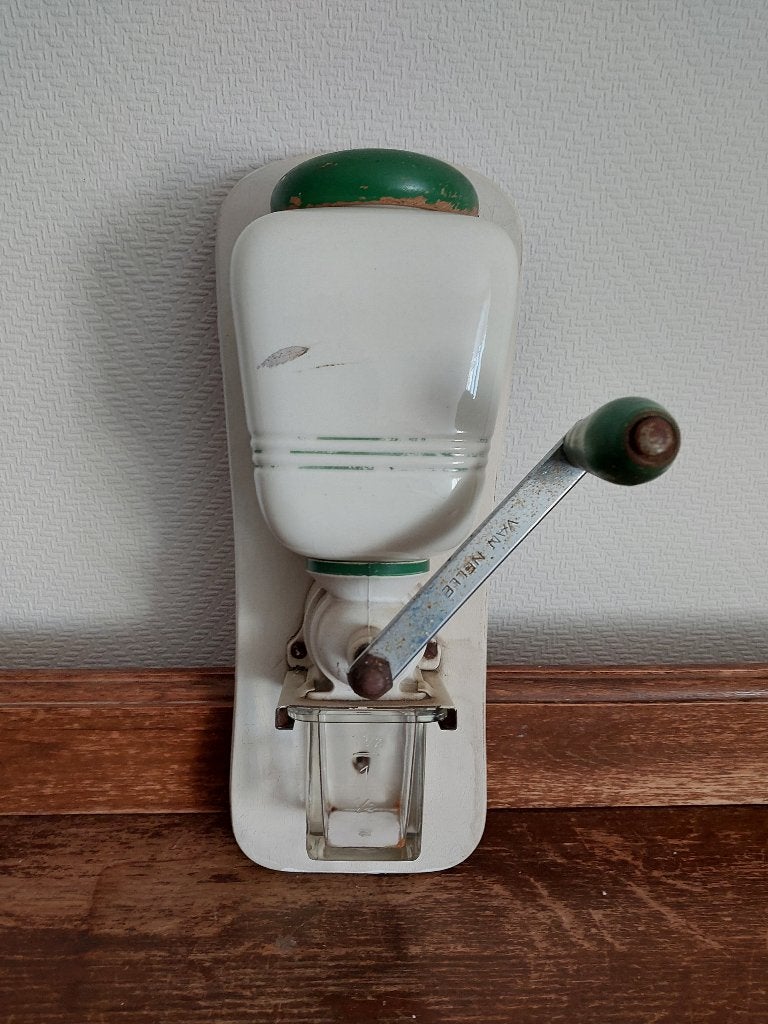 Van Nelle wand koffiemolen, Ophalen
