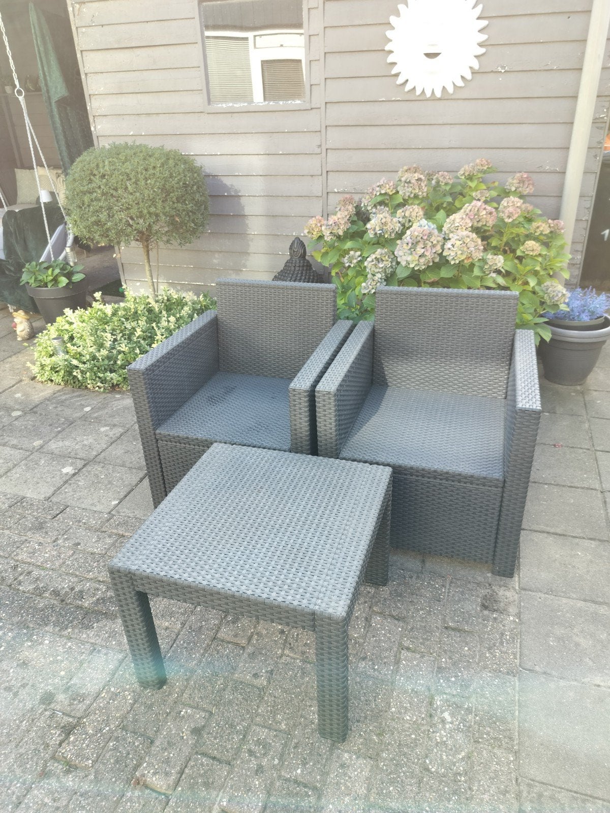 Allibert loungeset: 2 stoelen en bijzettafel, Tuin en Terras, Kunststof, Bijzettafel, Zo goed als nieuw, Loungeset