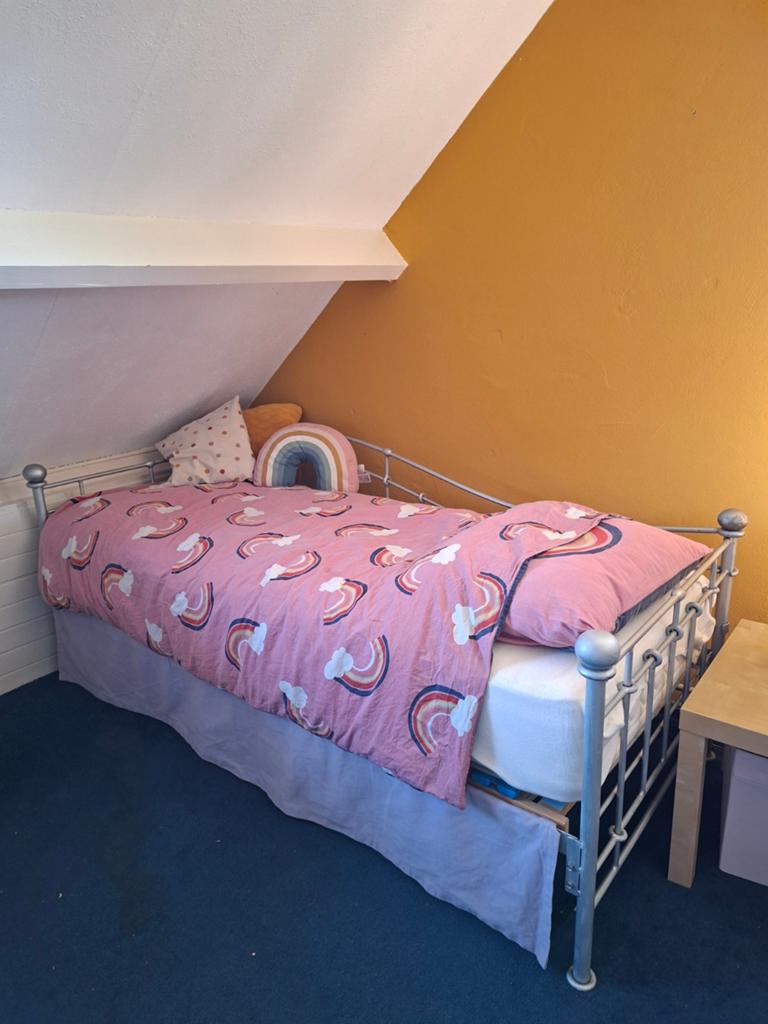 (Meisjes) bed van 90x200cm met onderschuifbed, Ophalen, 180 cm of meer, 85 tot 100 cm, Lattenbodem