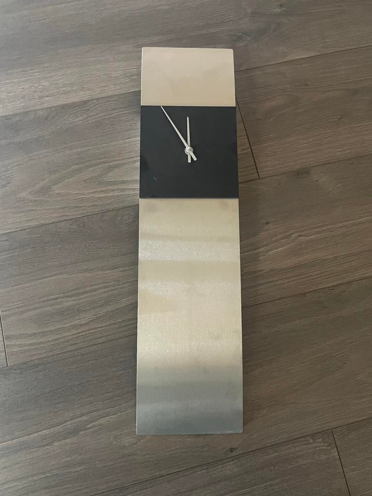 Moderne Wandklok - Studio van Eldik Follego, Ophalen of Verzenden, Zo goed als nieuw, Analoog, Wandklok