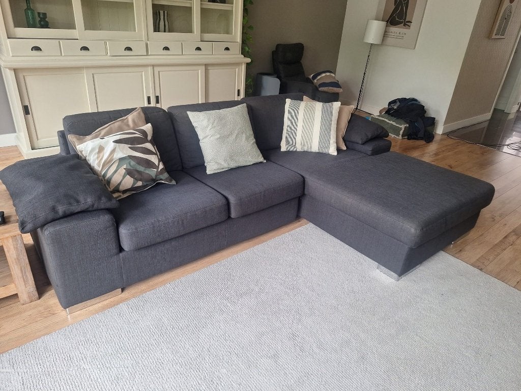 Grote antraciete hoekbank met chaise longue | 260 x 175 cm, Huis en Inrichting, Banken | Bankstellen, Ophalen, 250 tot 300 cm