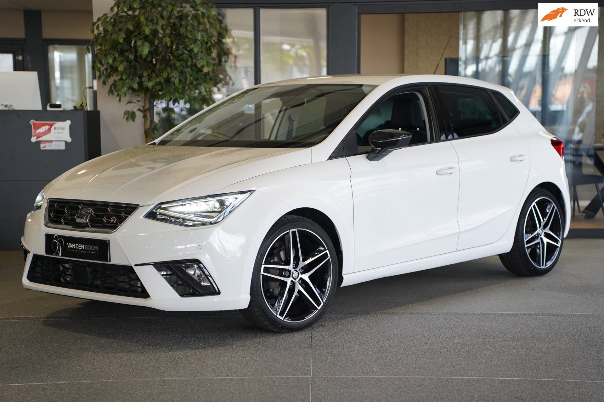 Seat Ibiza 1.0 TSI FR DSG Navi Trek Led Leder Cam Acc Pdc BE, Auto's, Dealer onderhouden, Gebruikt, Zwart, 116 pk