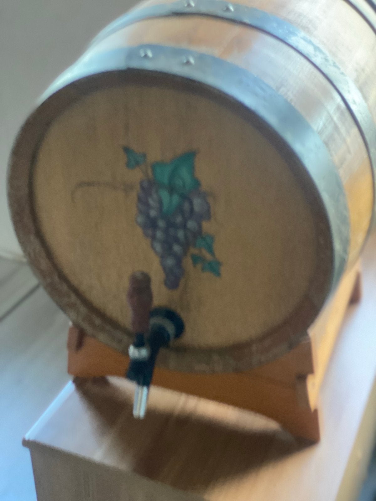 Decoratief Wijnvat met Kraan en Druivenmotief, Ophalen, Hout, Gebruikt, Landelijk