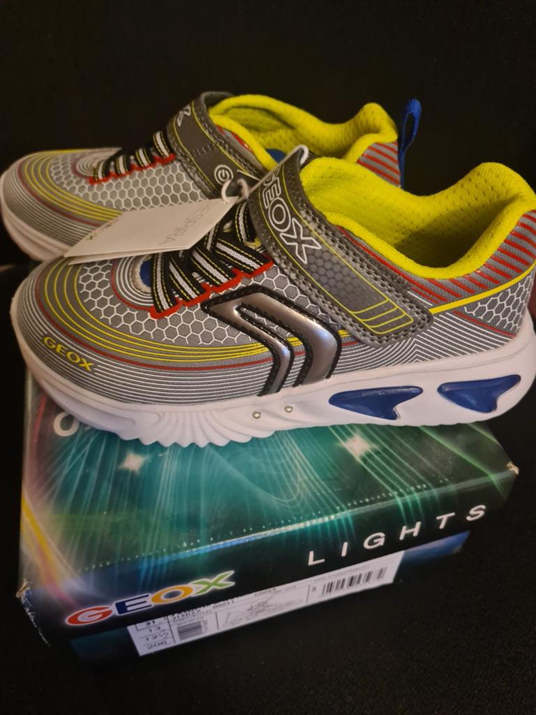 Nieuwe Geox Respira Lights Sneakers Maat 31, Jongen of Meisje, Schoenen, Nieuw, Ophalen of Verzenden