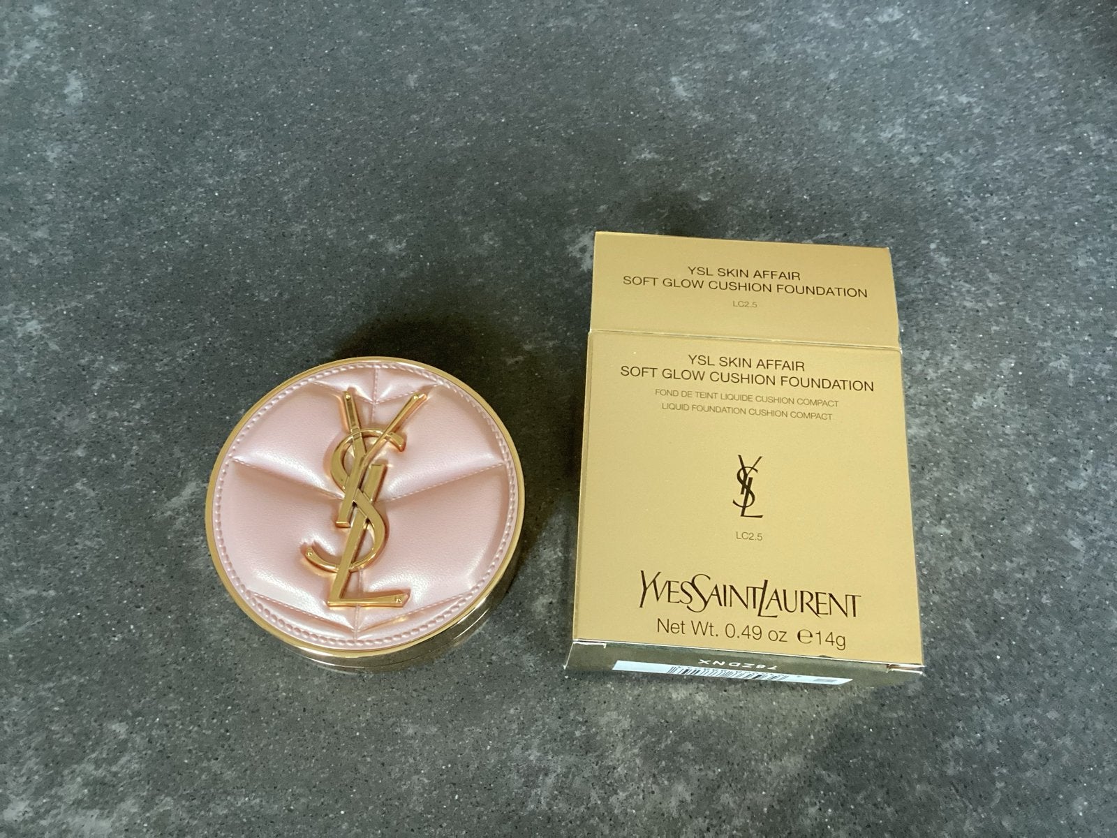 YSL Skin Affair Soft Glow Cushion Foundation LC2.5, Gebruikt, Gehele gezicht, Beige, Ophalen of Verzenden