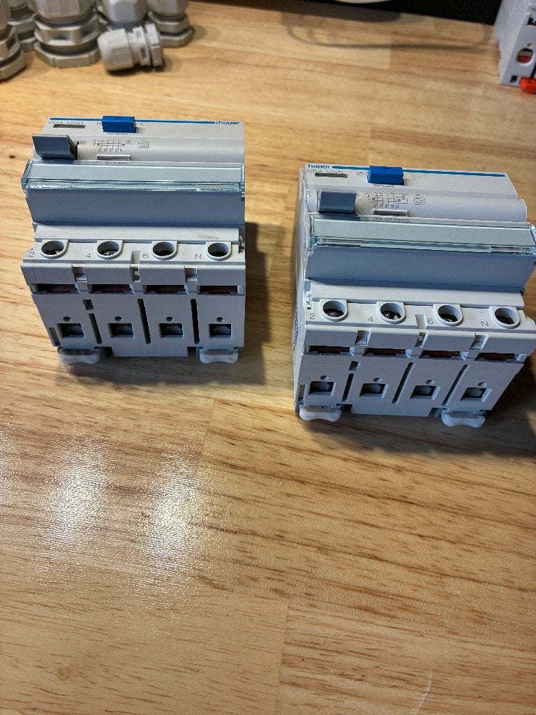 Hager aardlekschakelaars (2 stuks), Ophalen of Verzenden, Gebruikt, Hager, Schakelaar