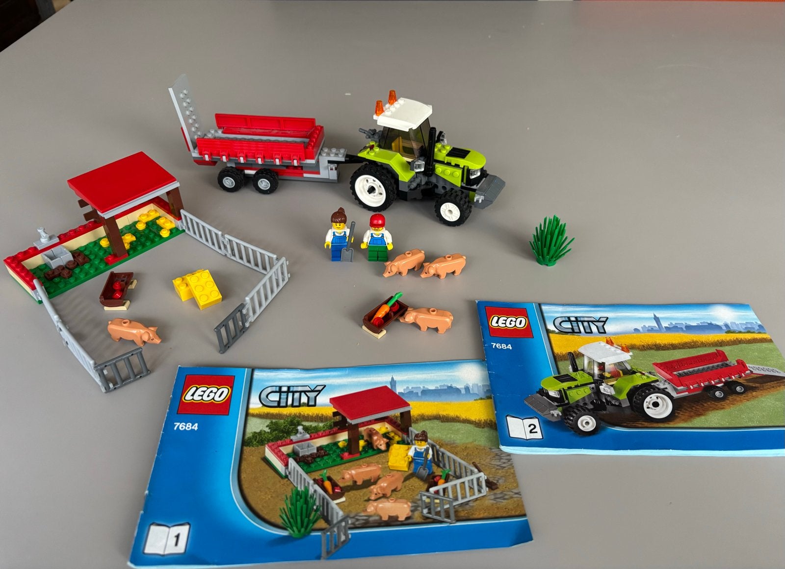 LEGO City Boerderij Set 7684 - Tractor, varkens en stal, Ophalen, Zo goed als nieuw