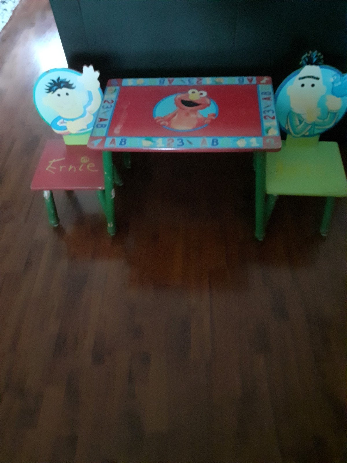 Tafel en 2 stoeltjes van Bert en Ernie, Ophalen, Gebruikt