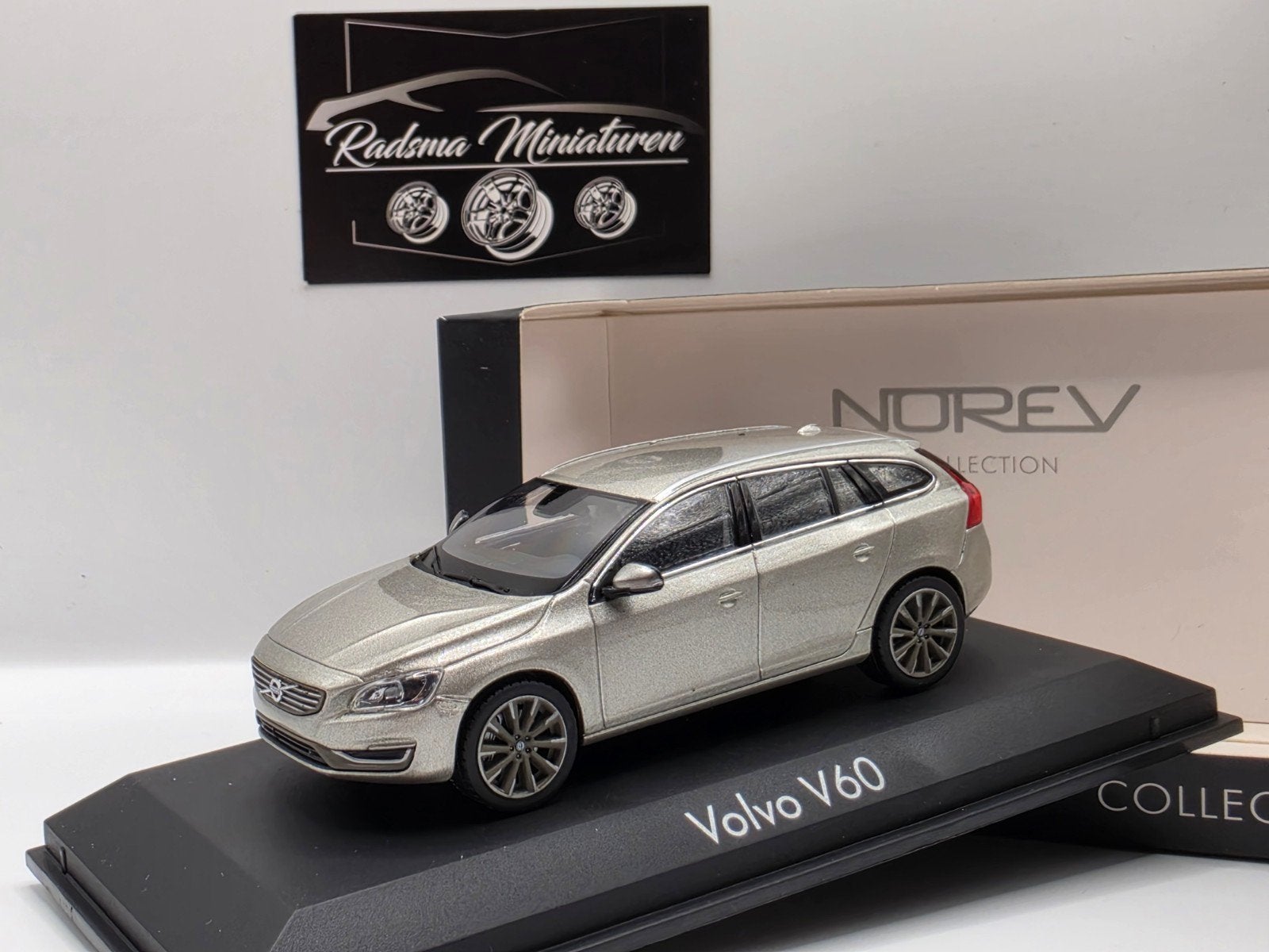 Volvo V60 - 2013 seashell - 1:43 Norev, Hobby en Vrije tijd, Modelauto's | 1:43, Auto, Norev, Ophalen of Verzenden, Zo goed als nieuw