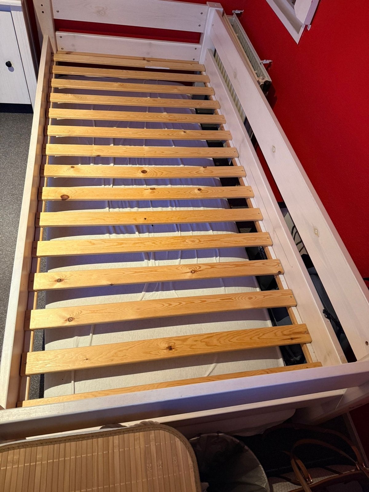 Eenpersoonsbed met lattenbodem - Wit hout, Huis en Inrichting, Ophalen, Gebruikt, 90 cm, Eenpersoons