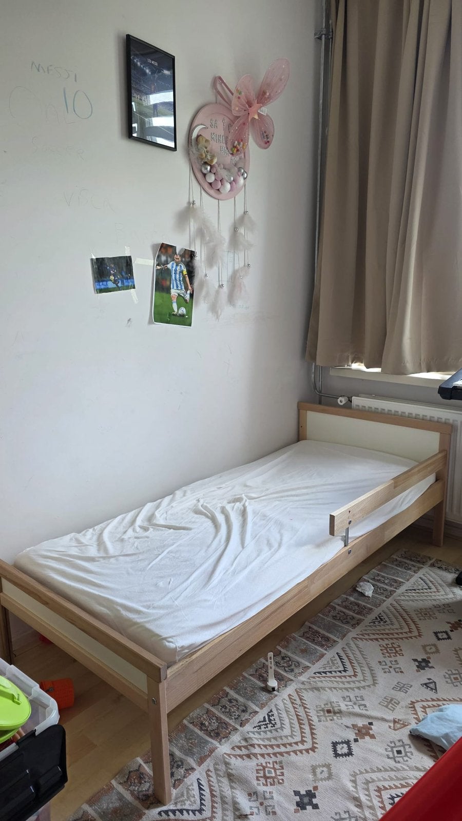 IKEA SNIGLAR Peuterbed met lattenbodem en matras, Ophalen, Gebruikt, Beige, 190 cm of minder