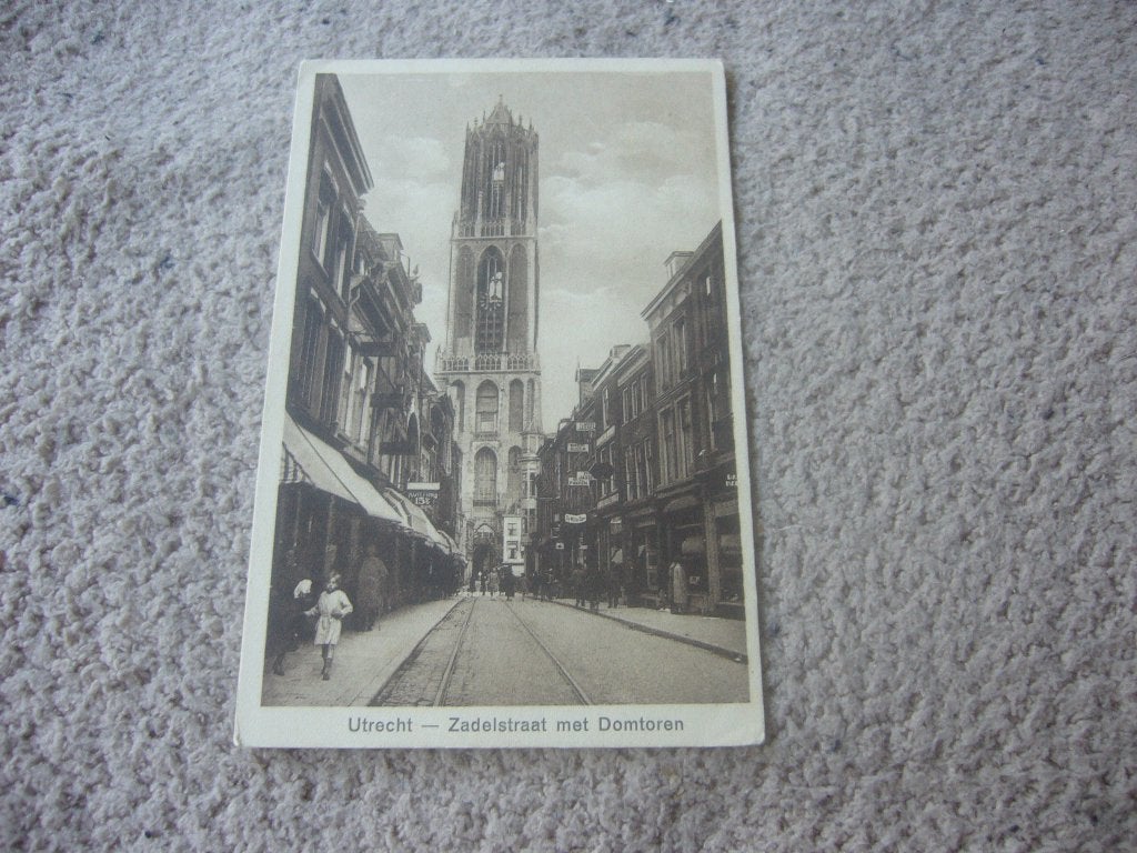 UTRECHT  =  ZADELSTRAAT MET DOMTOREN  1929, Ophalen of Verzenden, 1920 tot 1940, Gelopen, Utrecht
