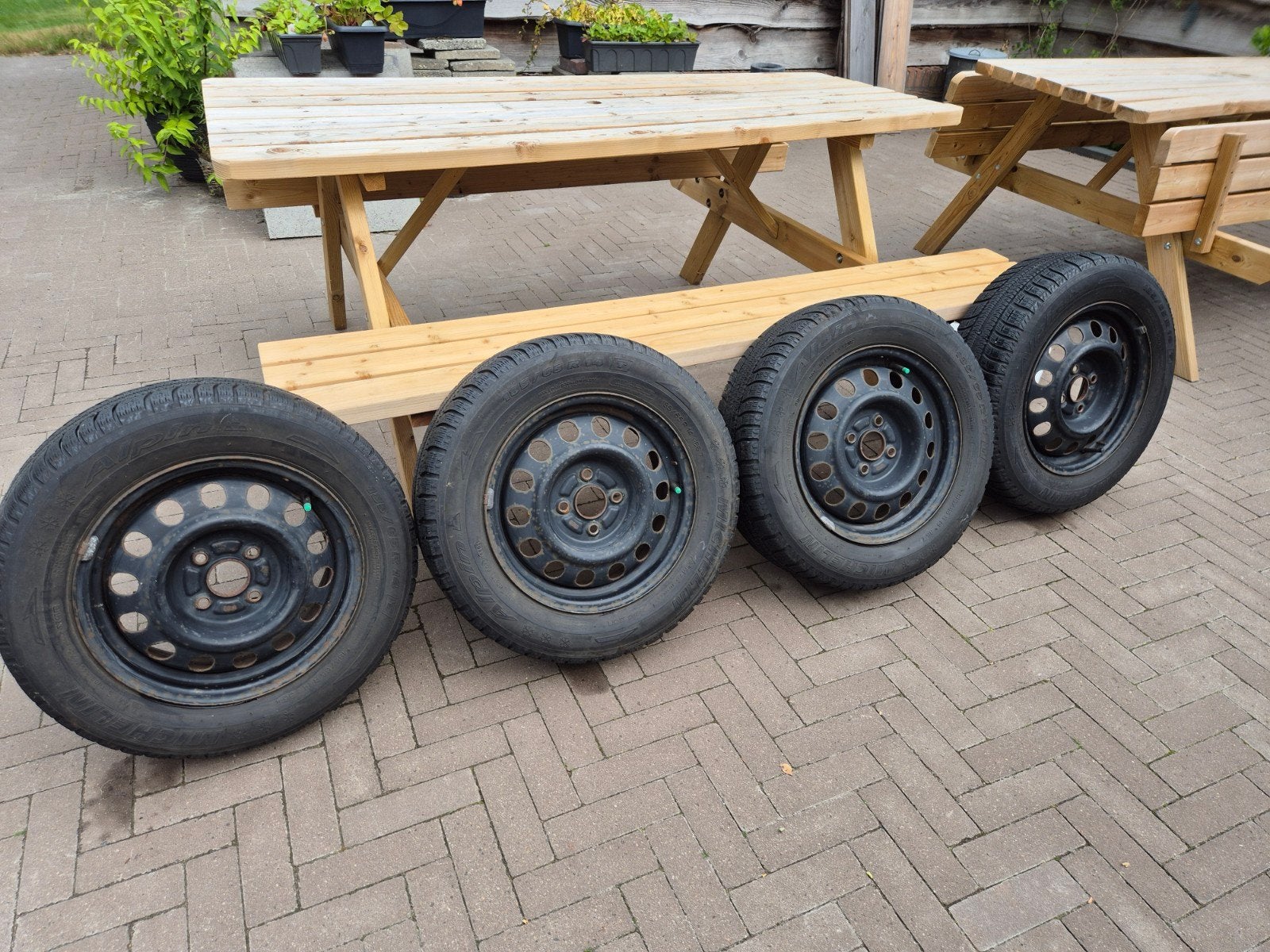 4 winterbanden samen € 25, Ophalen