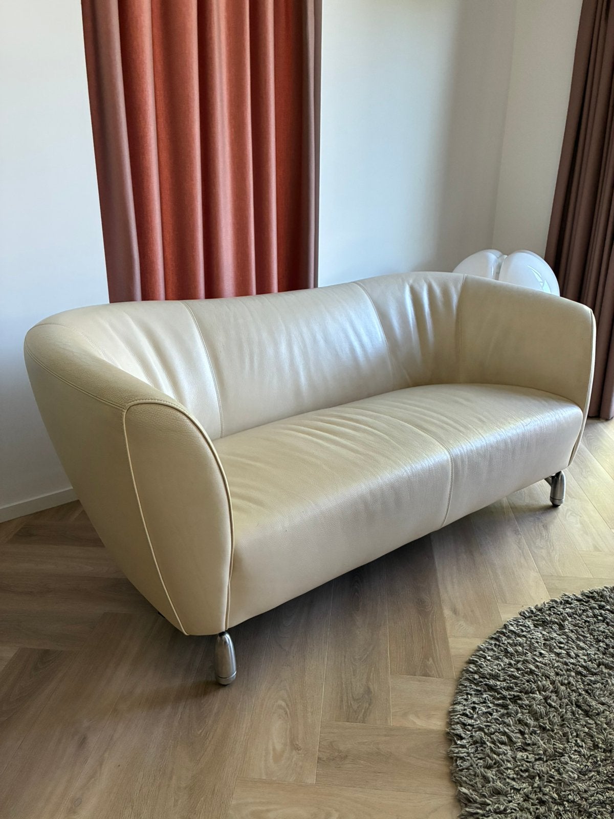Leolux Pupilla 2,5 zits designbank – Arkadia leer Wool White, Ophalen, Gebruikt, Design, Driepersoons