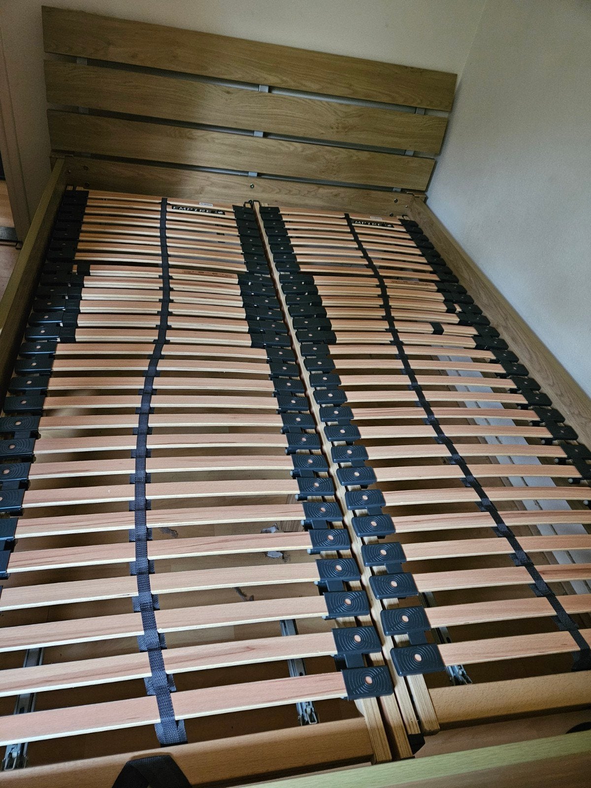 Tweepersoonsbed 2x verstelbare lattenbodem evt matras 140 cm, Huis en Inrichting, Slaapkamer | Bedden, Ophalen, Tweepersoons, Hout