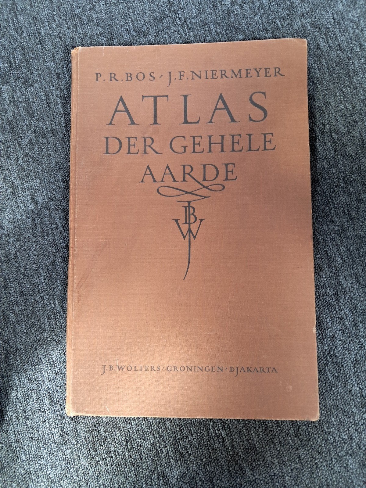 Atlas der Gehele Aarde - P.R. Bos J.F. Niermeyer, Boeken, Atlassen en Landkaarten, Gelezen, Bosatlas, Ophalen of Verzenden, P.R. Bos J.F. Niermeyer