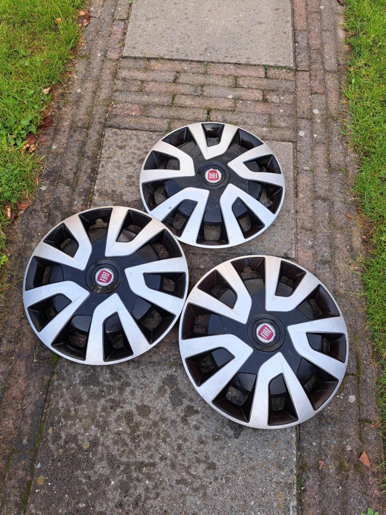3x Fiat wieldoppen - Gebruikt, Auto diversen, Wieldoppen, Ophalen of Verzenden, Gebruikt
