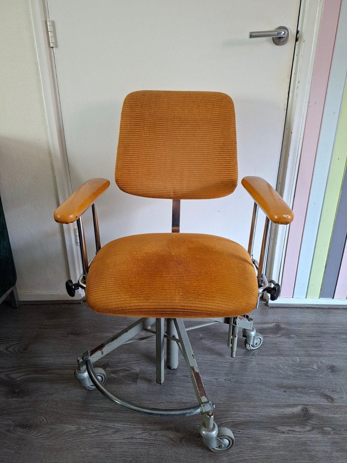 Vintage bureaustoel, Ophalen