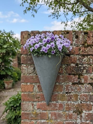 Leuke zinken bloembak, puntvormig., Gebruikt, Minder dan 60 cm, Ophalen of Verzenden, Overige vormen