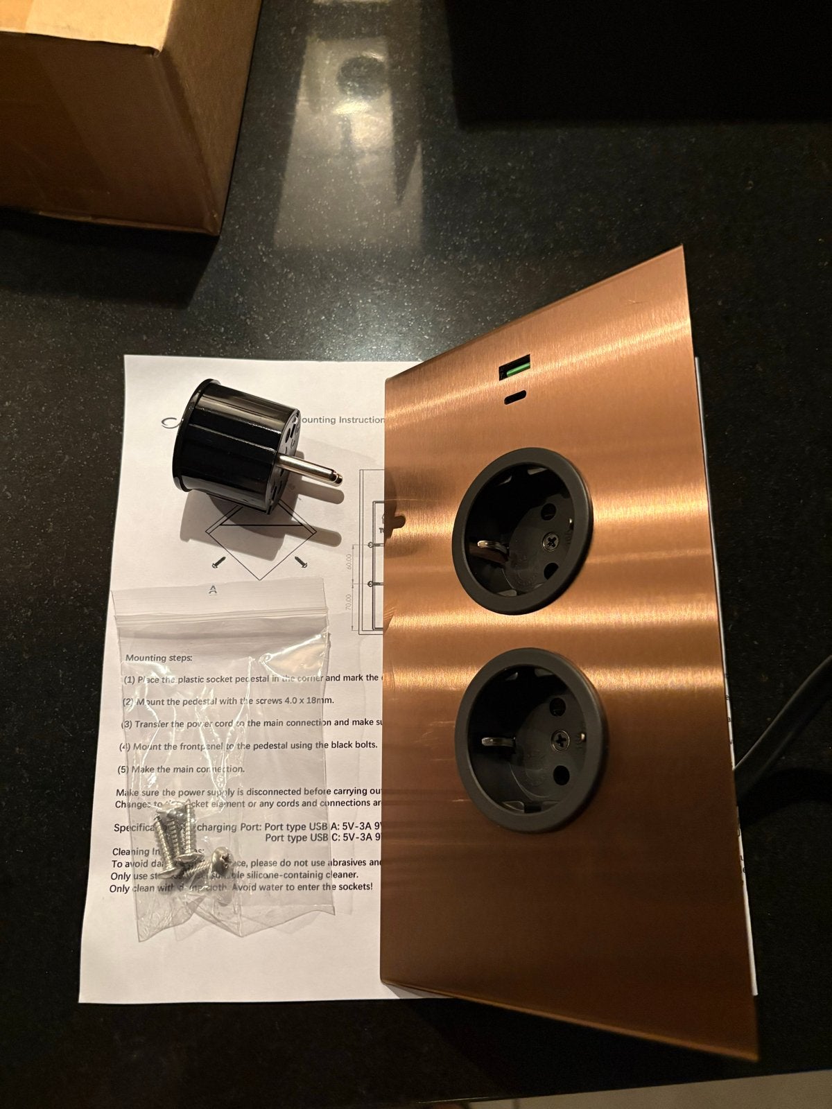Energiezuil 2ST200mm, 2-V, randaarde + 2xUSB-lader, Koper, Doe-het-zelf en Verbouw, Elektra en Kabels, Ophalen of Verzenden, Nieuw