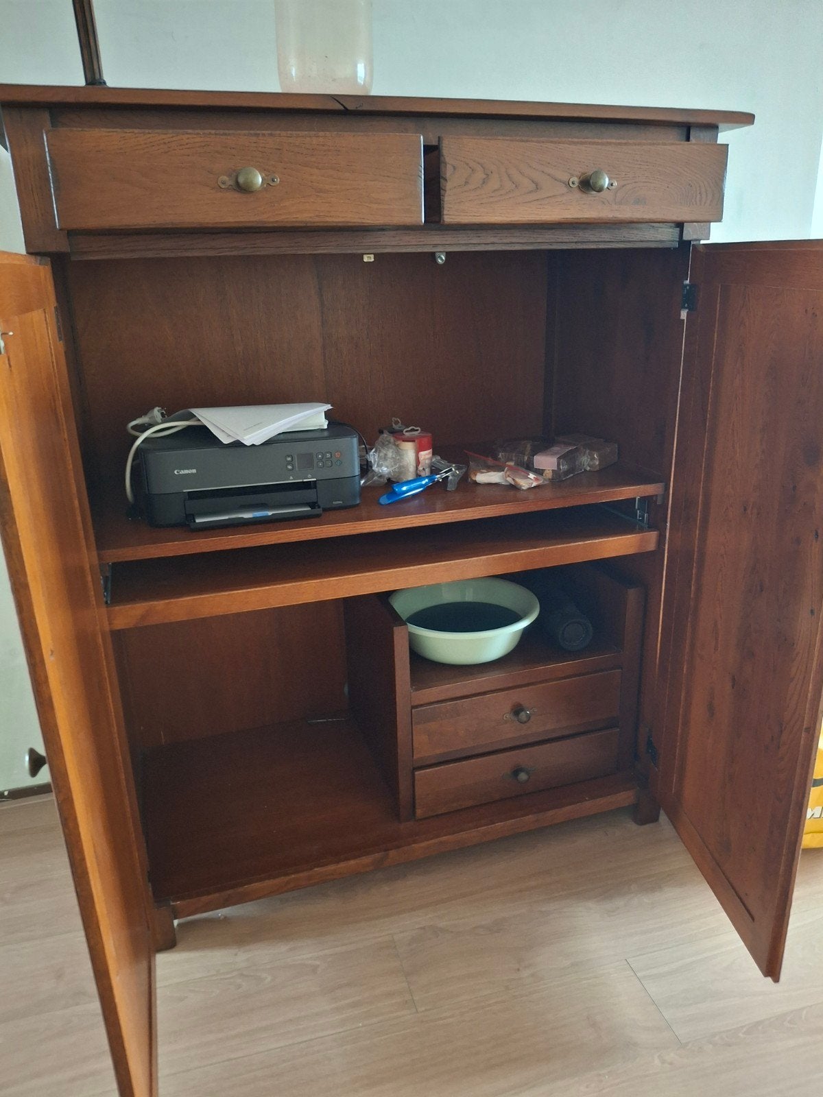 Antieke houten kast met lades en deuren, Ophalen