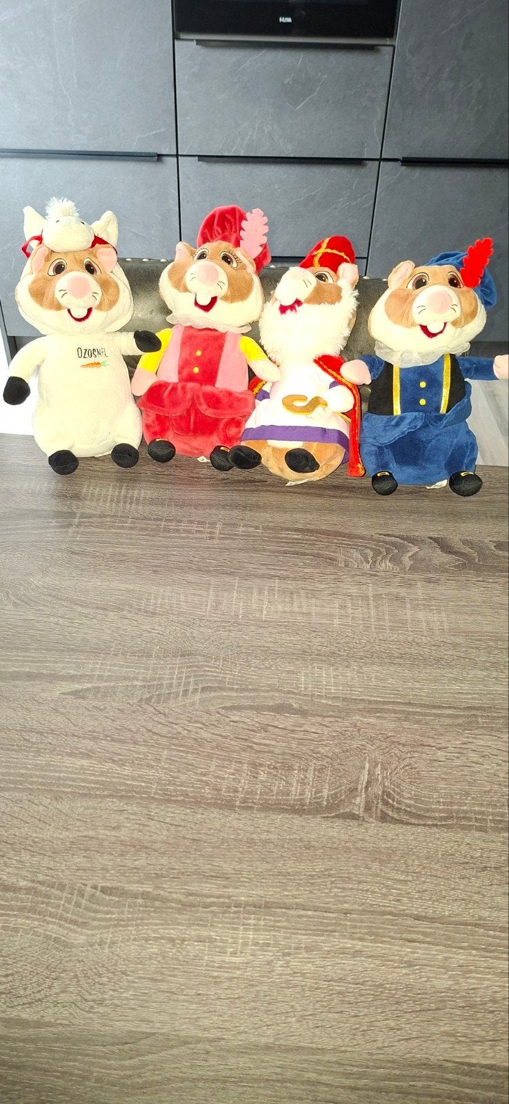 Te koop 4 ZGAN sinterklaas AH hamsters, Albert Heijn, Hamster, Ophalen of Verzenden, Zo goed als nieuw