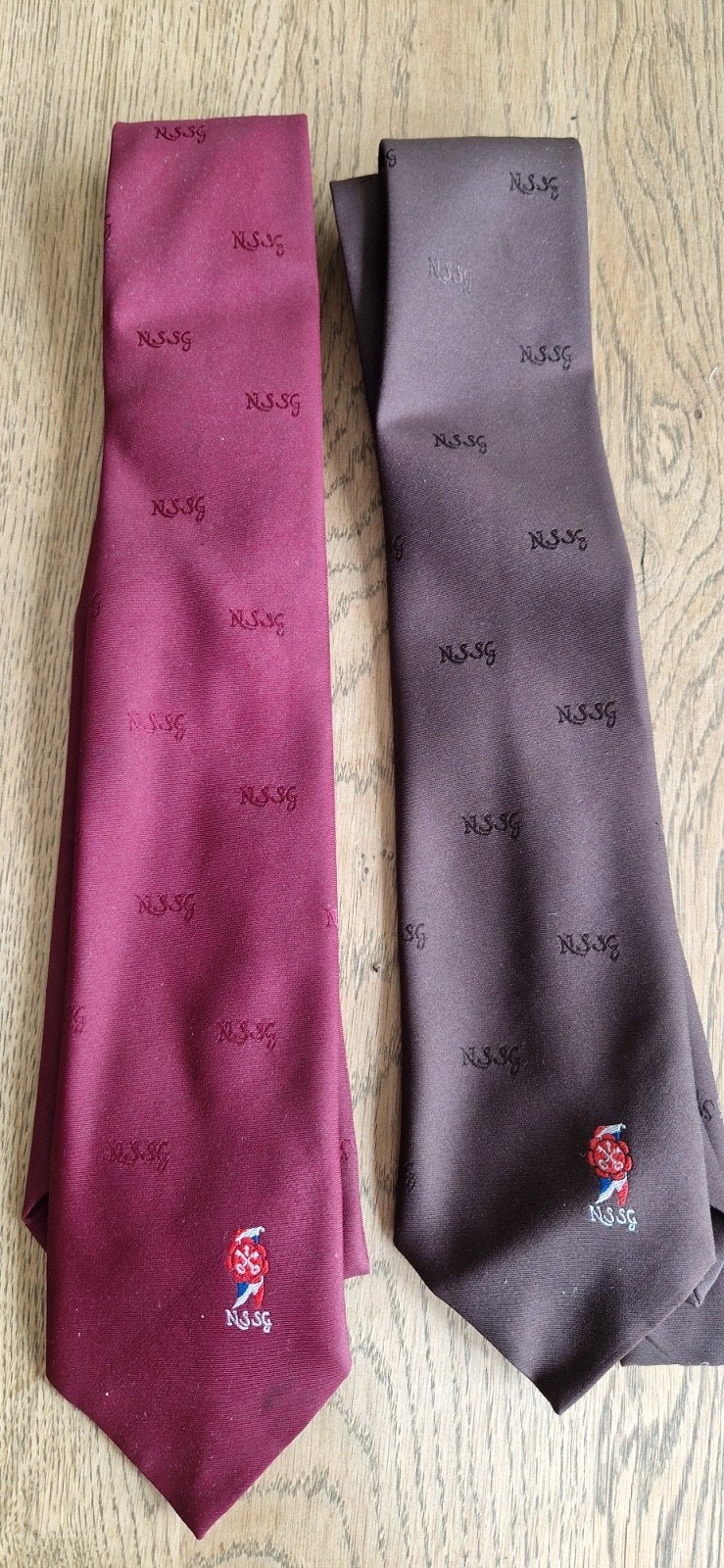 2 vintage corporate stropdassen NSSG (Slotenspecialisten Gil, Ophalen of Verzenden, Zo goed als nieuw, Effen