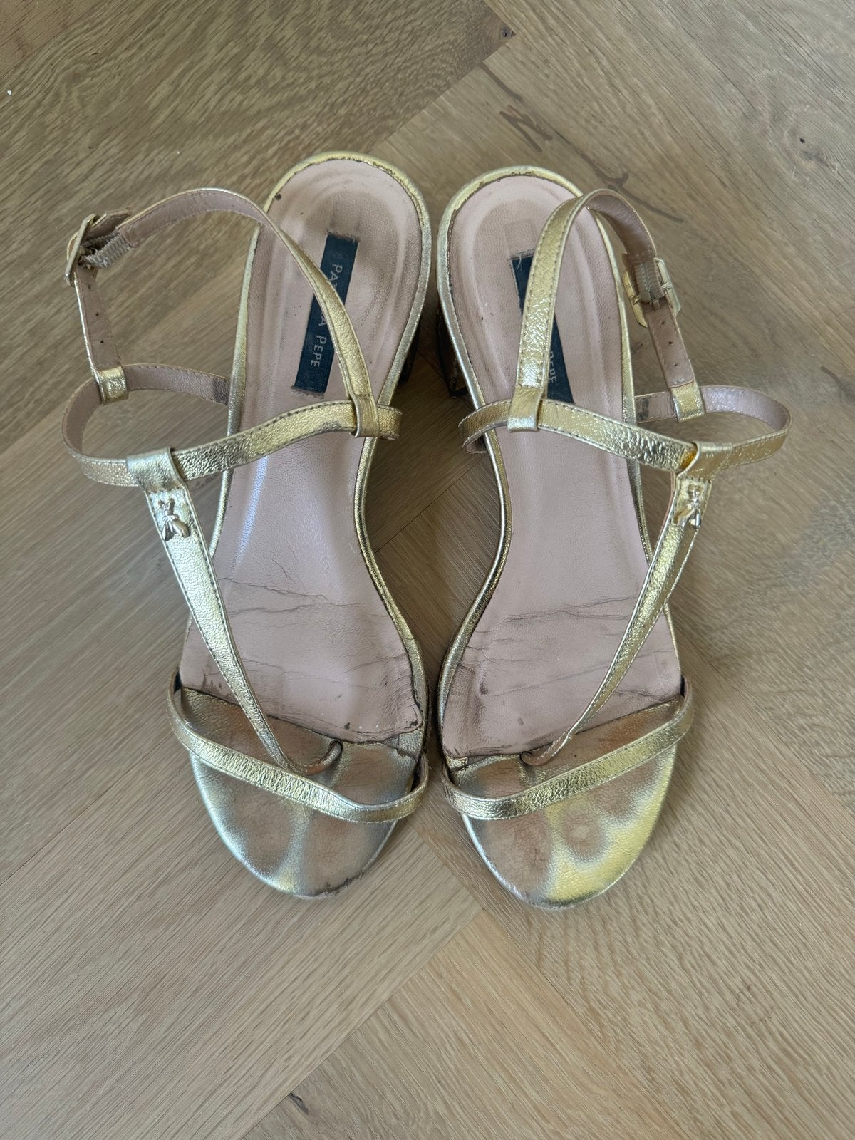 Patrizia Pepe blokhak sandalen goudkleurig maat 38, Ophalen of Verzenden, Gedragen, Overige kleuren, Sandalen of Muiltjes