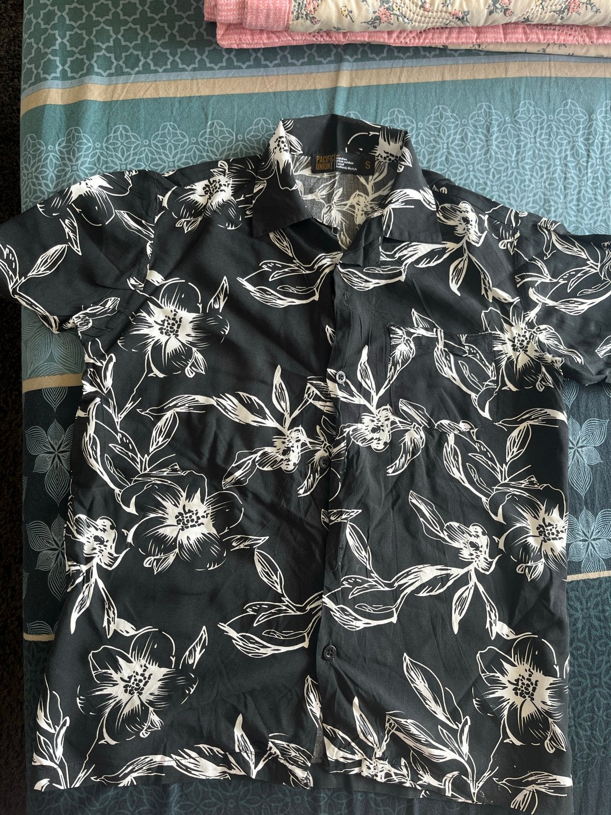 Zwart Hawaii overhemd met witte bloemenprint, Ophalen, Gedragen, Zwart, Halswijdte 38 (S) of kleiner