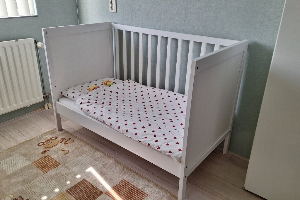 Ikea Sundvik Ledikant & matrasje, 60x120 cm, Ophalen, Zo goed als nieuw, Ledikant