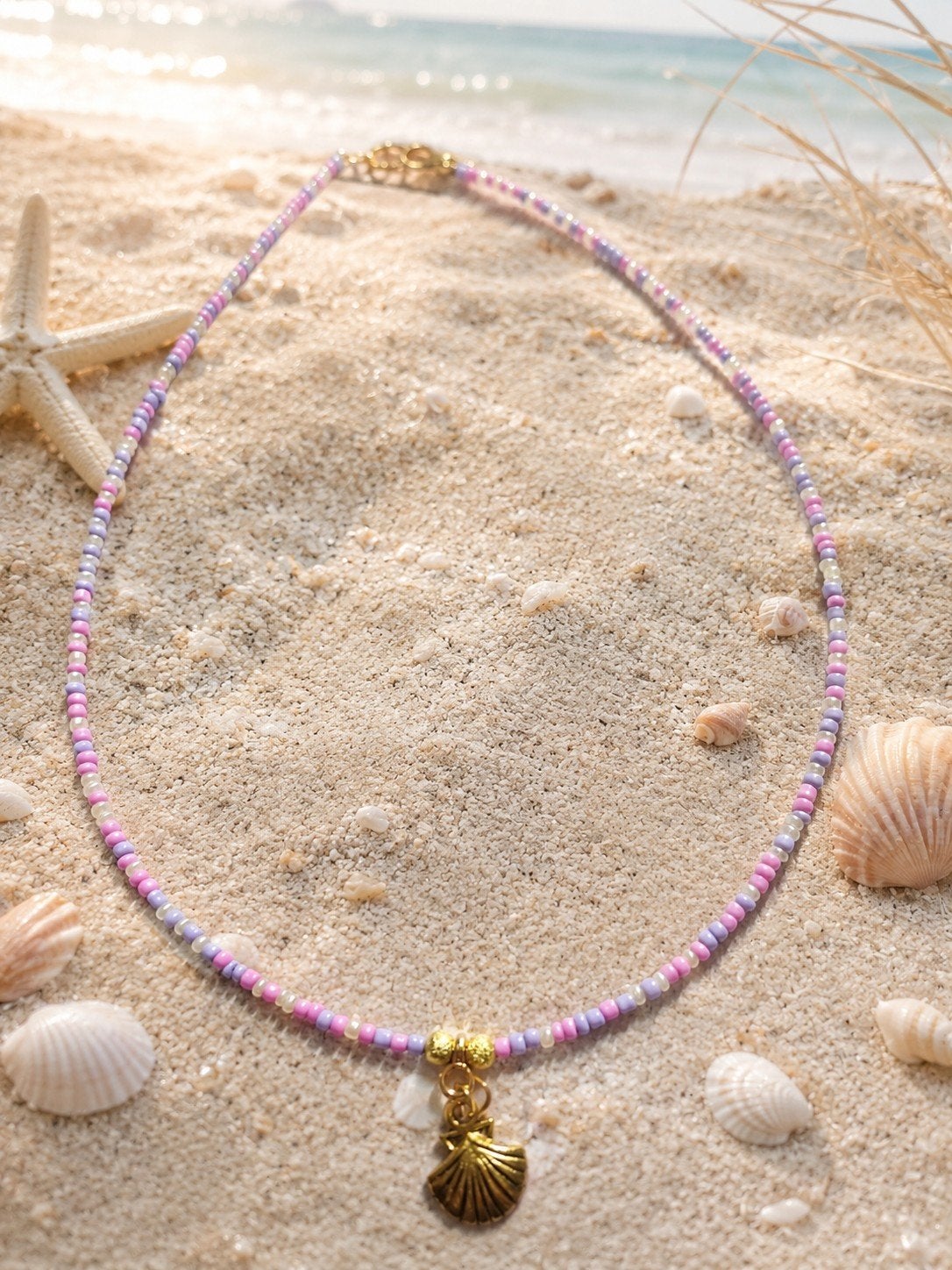 Kleurrijke kralenketting met schelp hanger, Overige materialen, Verstelbaar, Nieuw, Ophalen of Verzenden