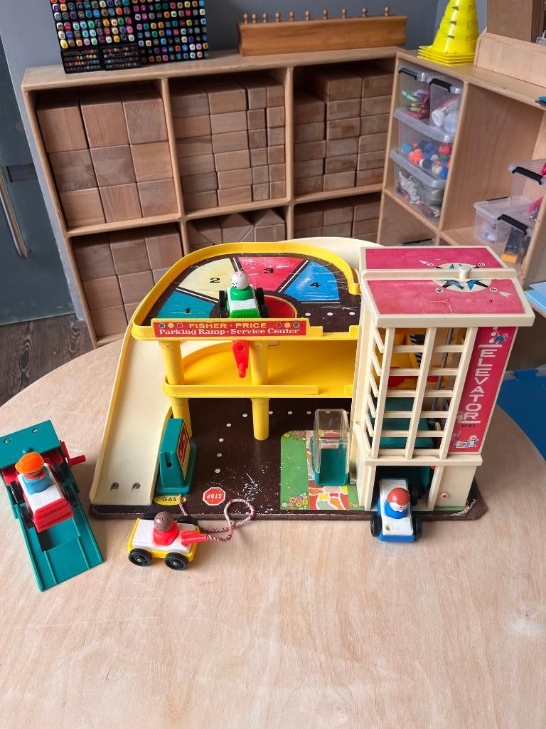 Vintage Fisher Price Service Center #930 compleet & werkend!, Ophalen, Gebruikt, Speelset, Met geluid