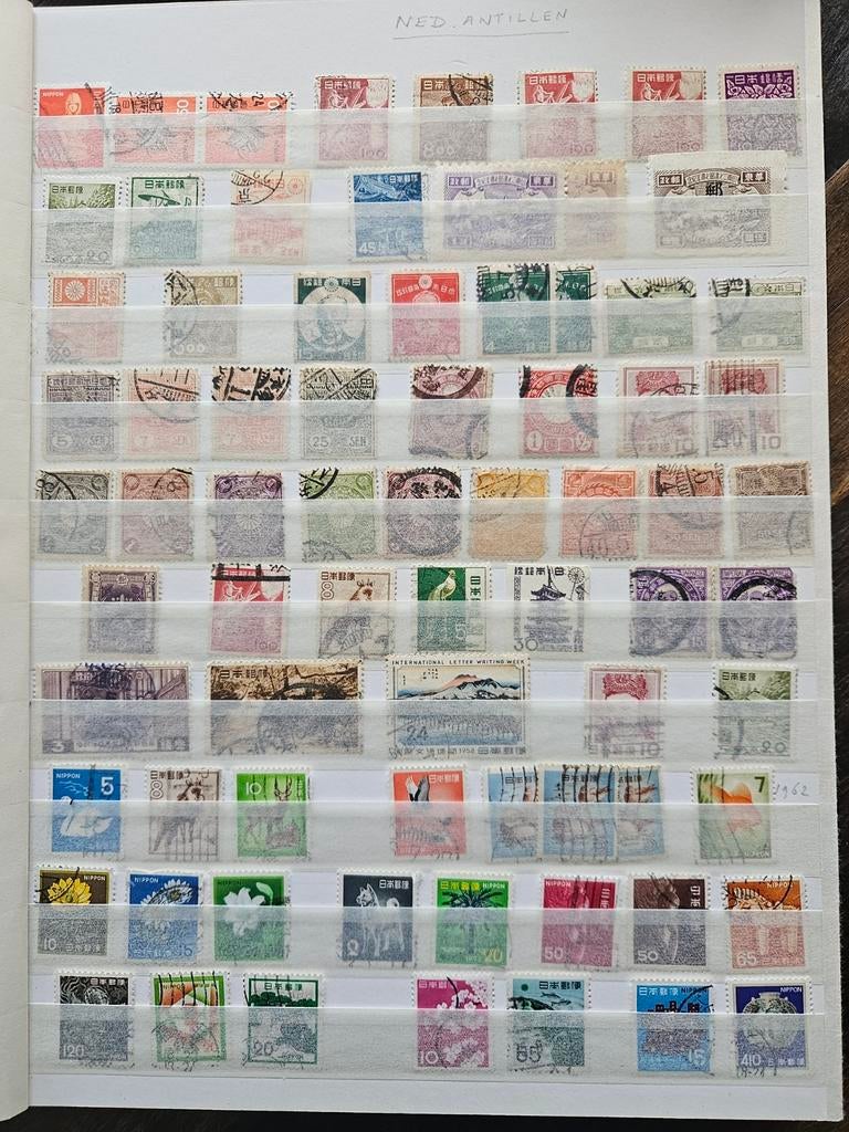 Postzegels Azië en Australië in Album. KIJK!!, Postzegels en Munten, Postzegels | Volle albums en Verzamelingen, Ophalen of Verzenden