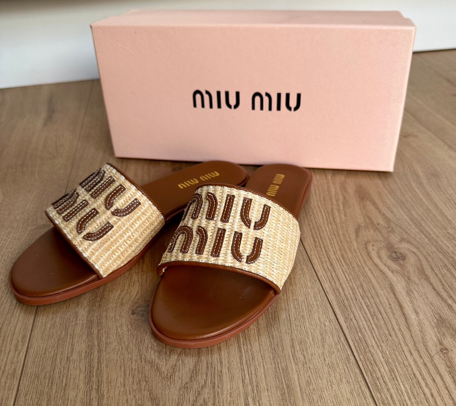 Miu miu slippers maat 36, Slippers, Bruin, Nieuw, Ophalen of Verzenden