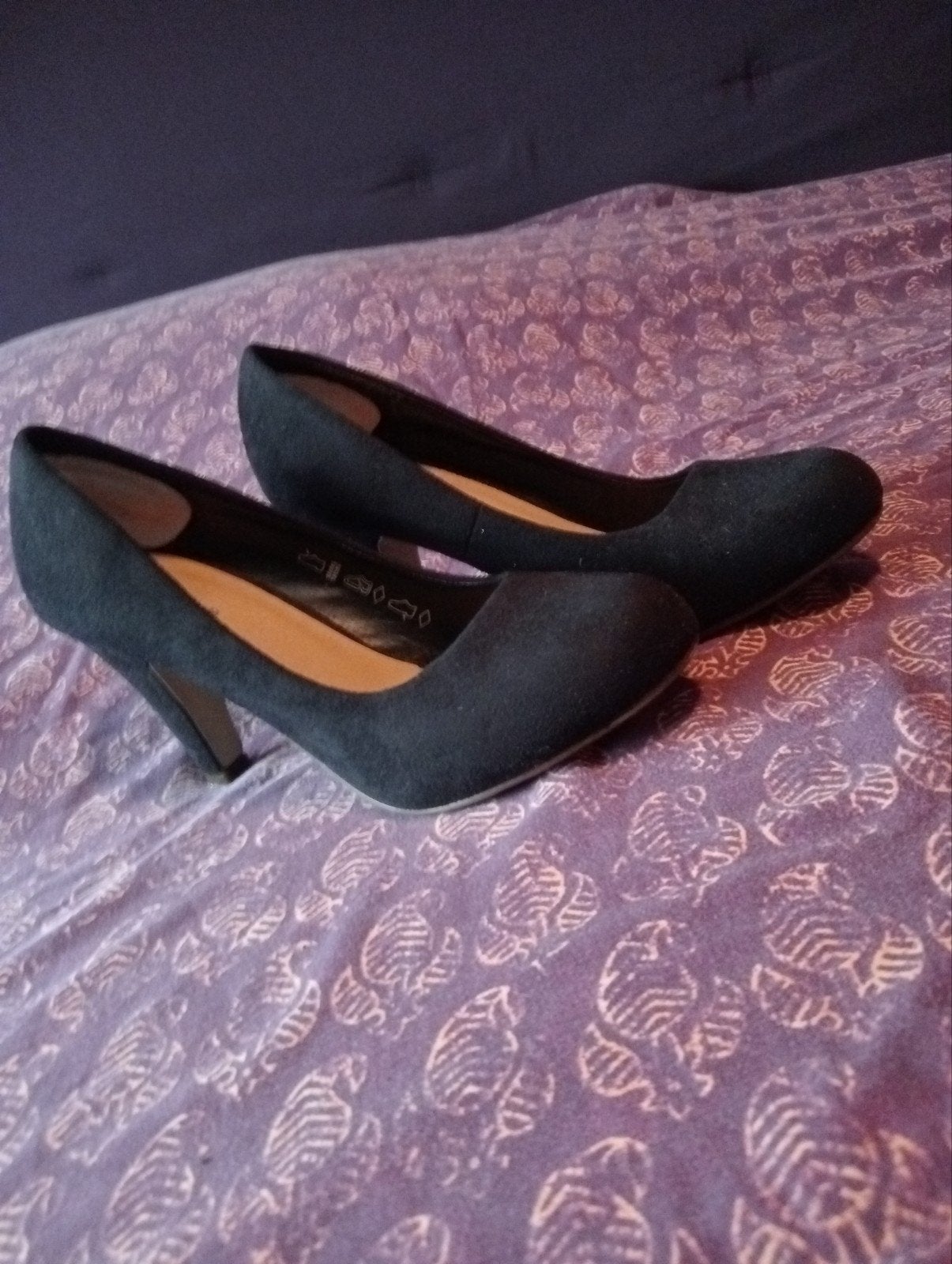 Zwarte suède pumps met lage hak maat 40, Schoenen met lage hakken, Zwart, Ophalen of Verzenden, Onbekend