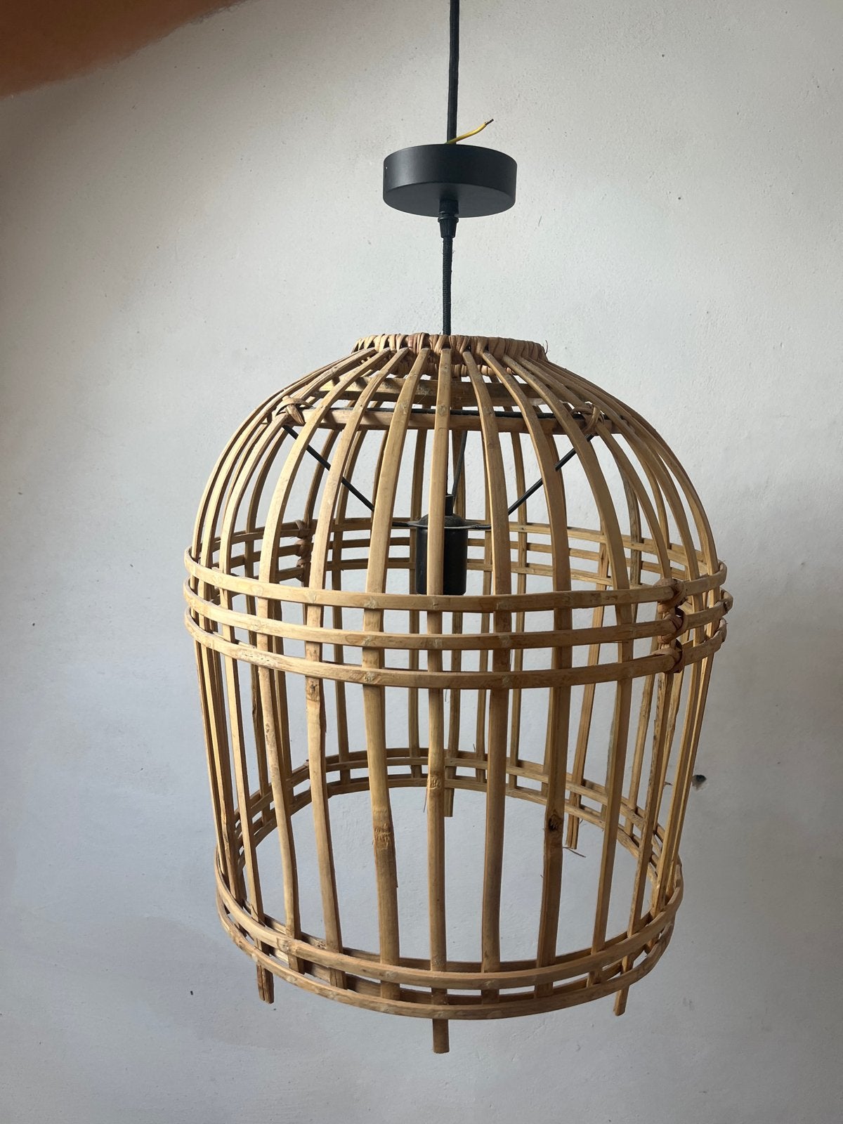 Unieke bamboe hanglamp in kooivorm - H50 D45 cm, Ophalen of Verzenden, Gebruikt, Natuurlijk materiaal, E27 (groot)