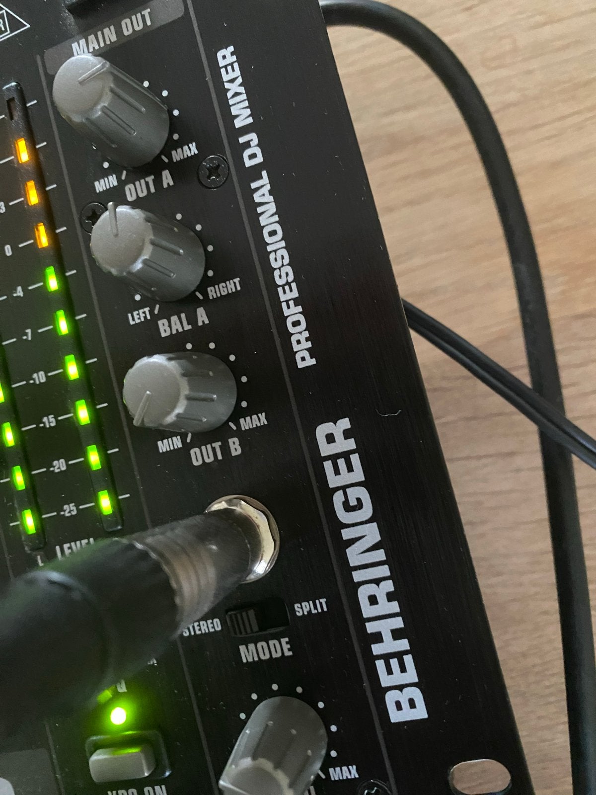 Behringer VMX1000USB DJ Mixer - Gain knop CH5 defect, Ophalen of Verzenden, Gebruikt, 5 tot 10 kanalen, Microfooningang