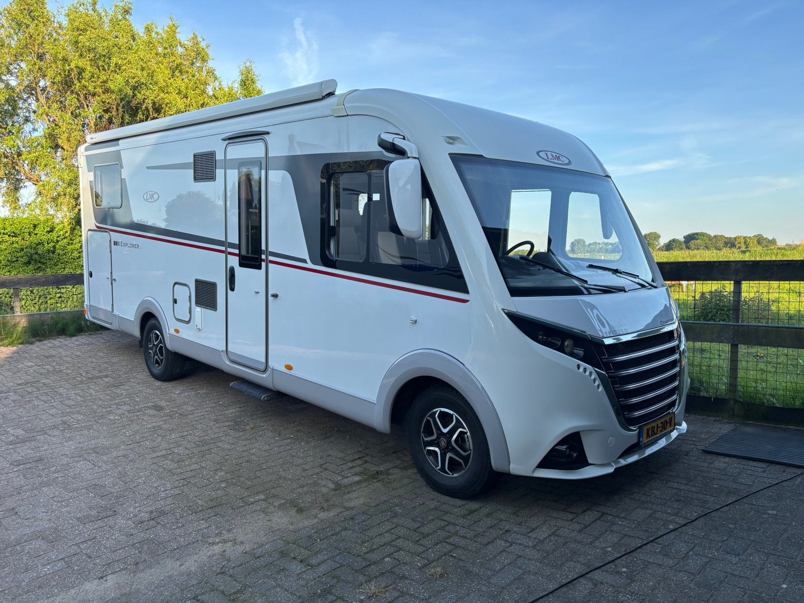 LMC(Burstner)Explorer Comfort i735G, 2019 15000km, Caravans en Kamperen, Ringverwarming, Fiat, Airbags, 7 tot 8 meter